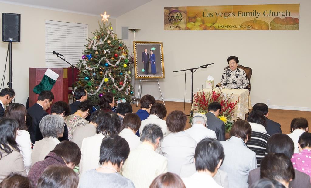 日本から天和宮を訪れた責任者らにみ言を語られる真のお母様